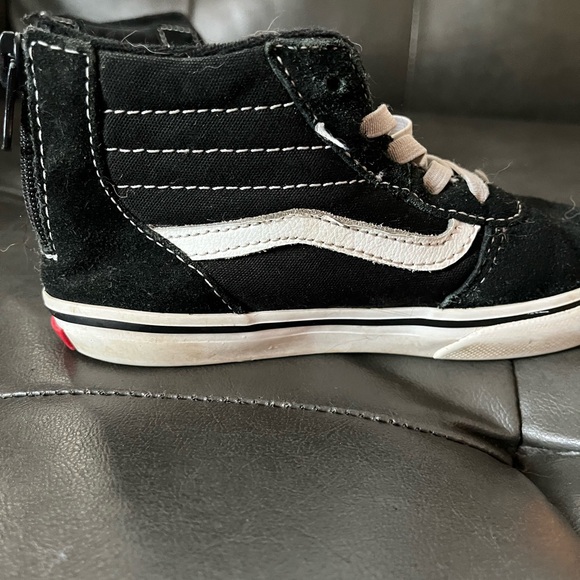 Kids Black Vans shoes - Picture 3 of 6